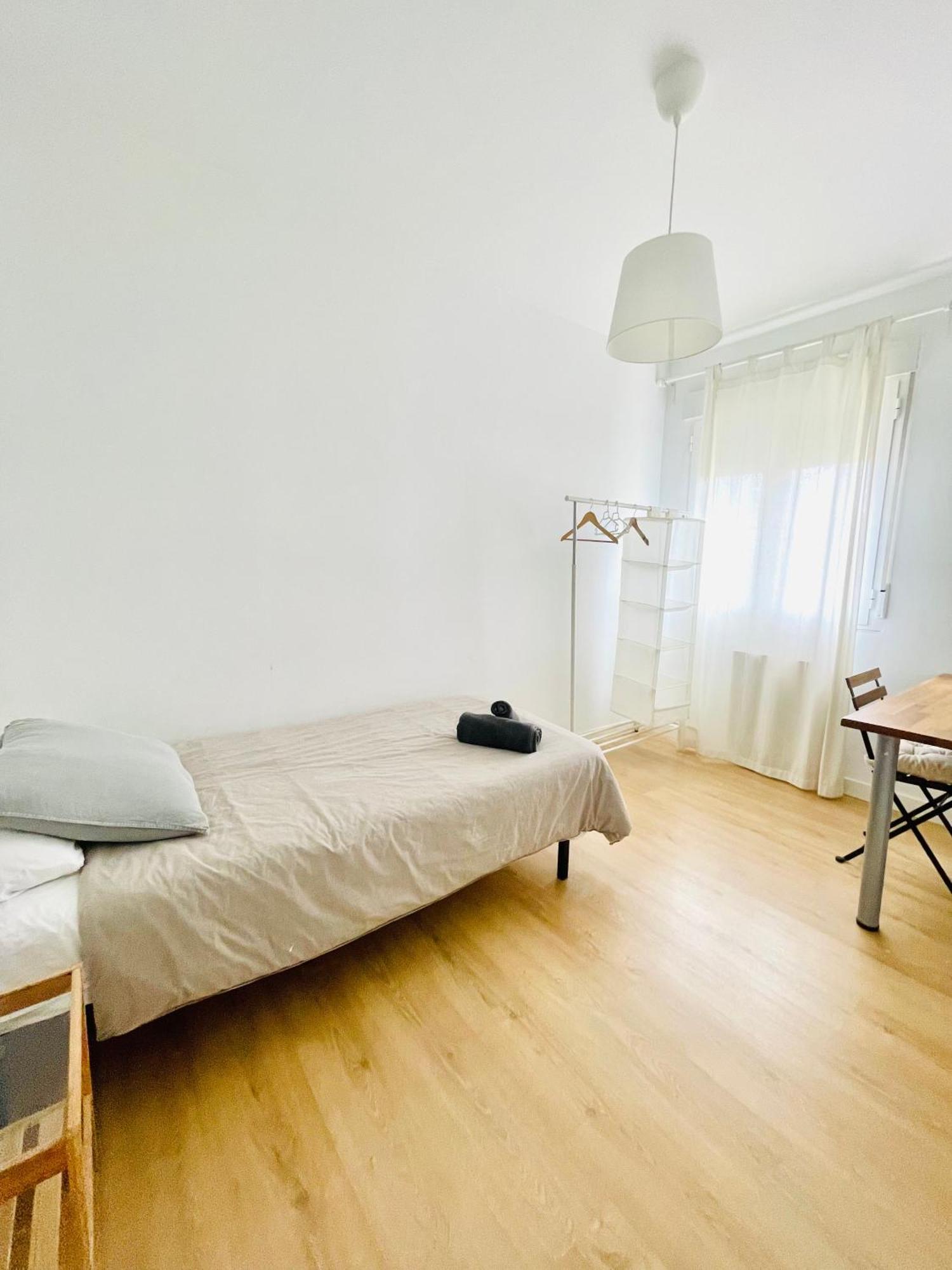Piso Acogedor Y Tranquilo - Junto A Ifema Y Aerop. Lägenhet Madrid Exteriör bild